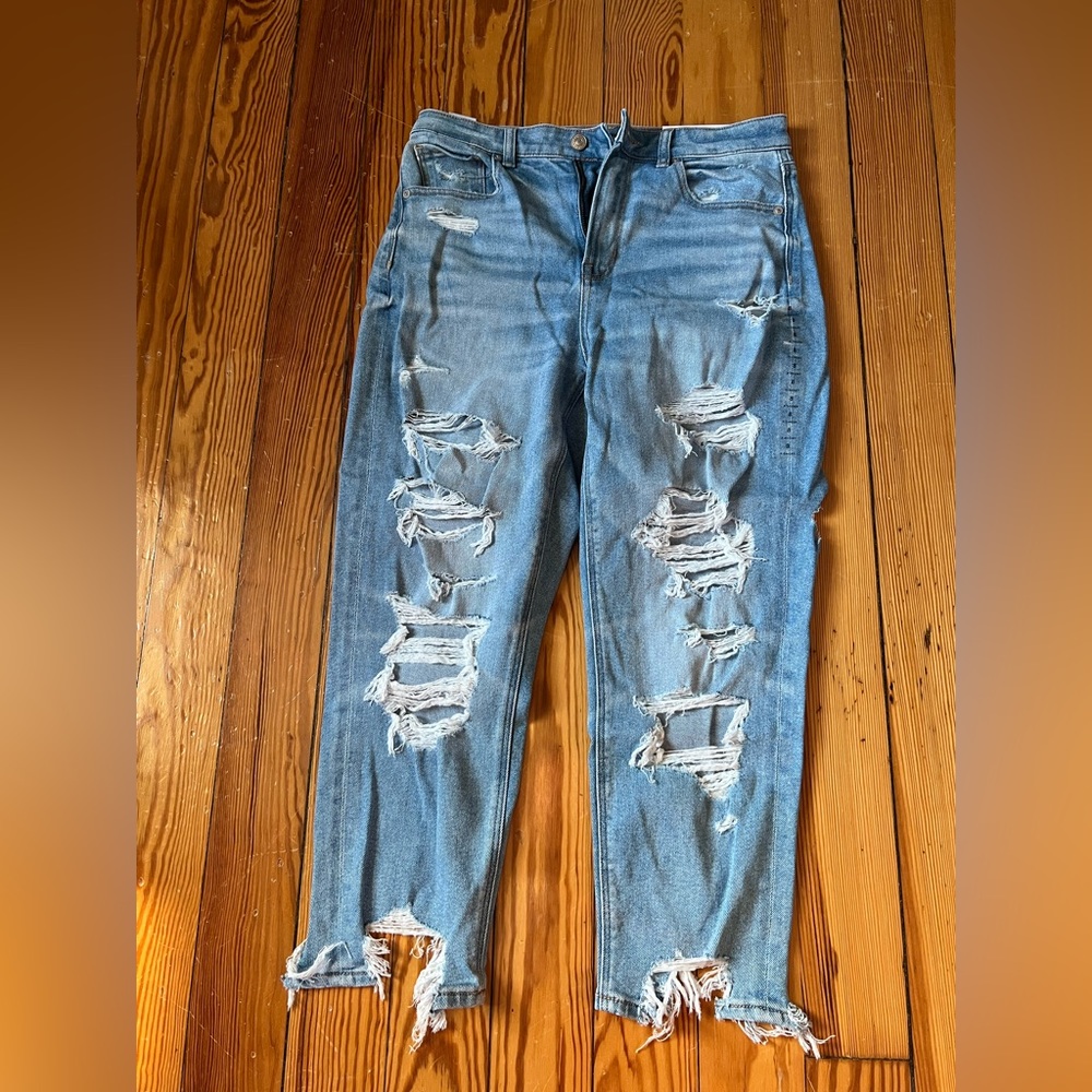 American Eagle Daylight Destroy High Rise Stretch Mom Jean size 8 extra short
